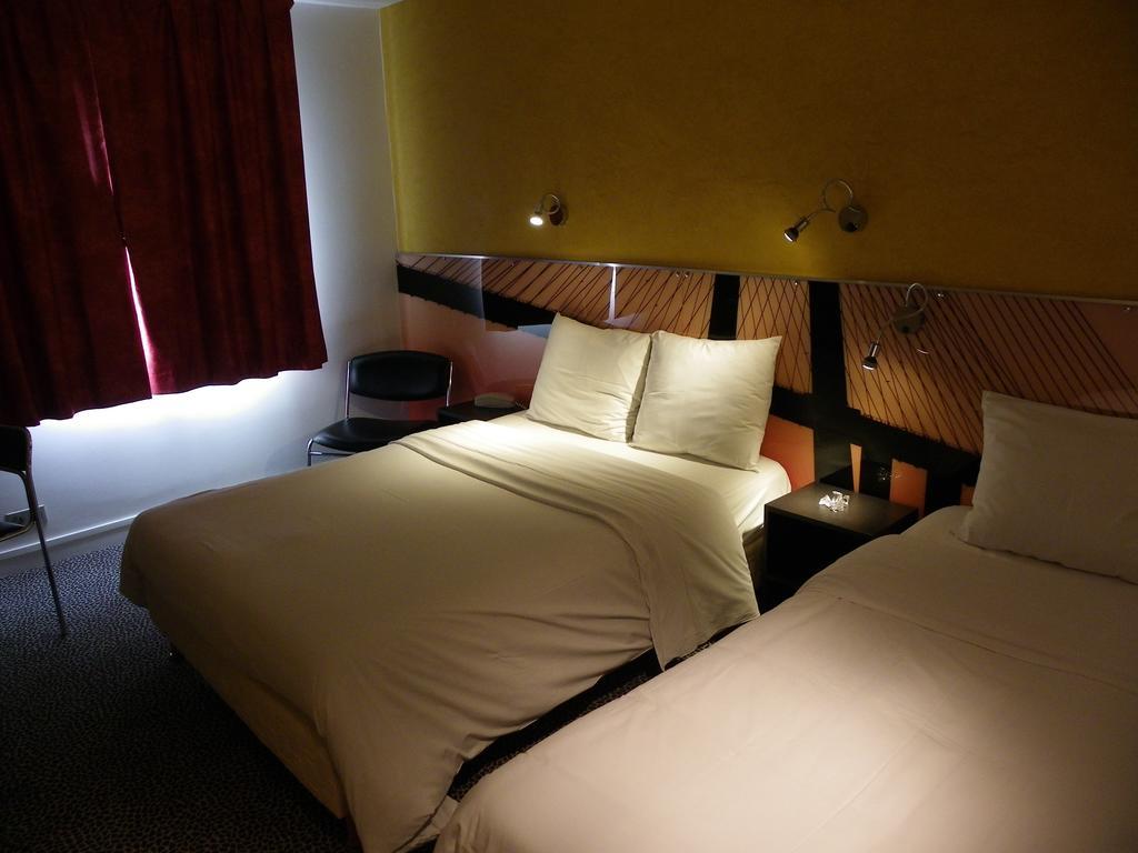 Hotel Logitel Saint-Doulchard Zewnętrze zdjęcie